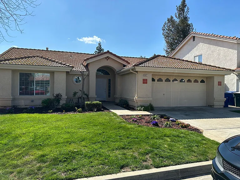 5621 W Palo Alto Ave — Photo 1