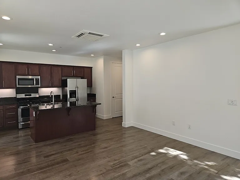 1660 Spring St — Photo 4