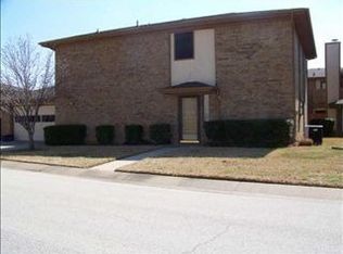 19 Morrow Dr, Bedford, TX 76021