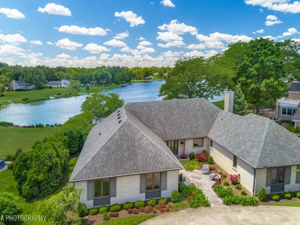 511 Lake Shore Dr N, Barrington, IL 60010