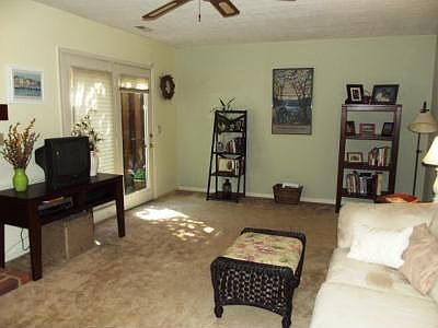 4th image of 1046 Sherwood Ct