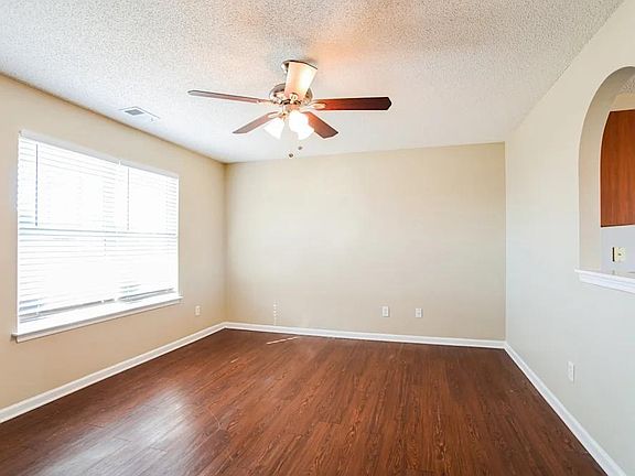 3rd image of 404 Glencroft Dr #1
