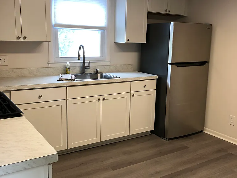 370 Warburton Ave — Photo 2
