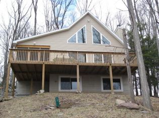12 Oakland Ln, Lake Ariel, PA 18436