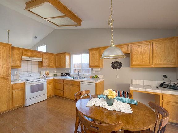 5th image of 5842 Huntley St