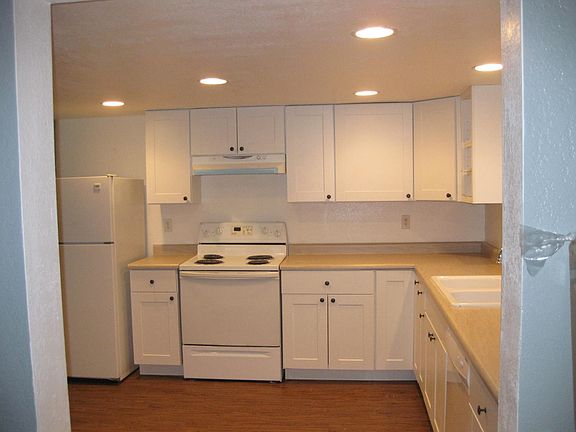 2nd image of 831 Meade St