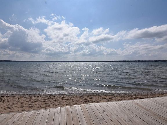 2nd image of 421 S Lakeshore Dr