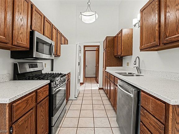 5th image of 9505 Green Valley Dr