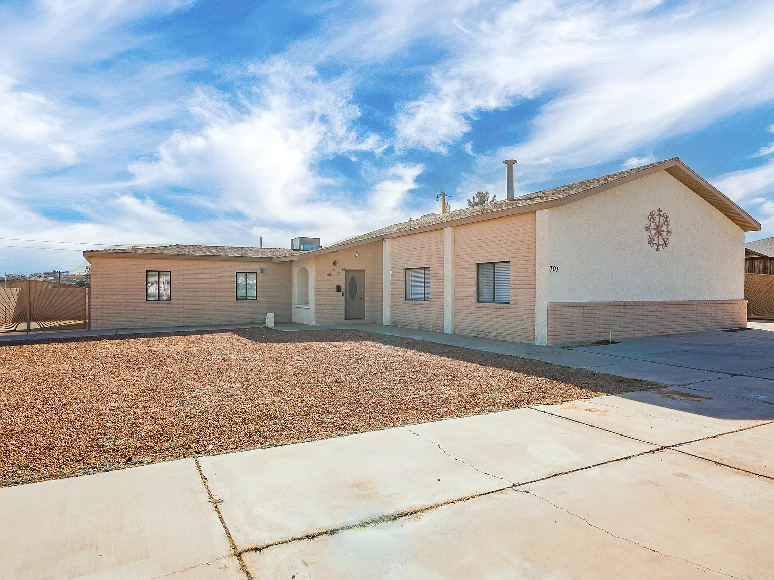 5 bed, 2700 sqft, $2,950 — Photo 2