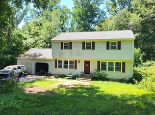 2 Robinhood Dr, Ledyard, CT 06335