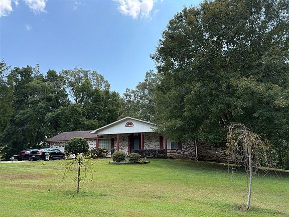 2nd image of 884 Riverside Dr