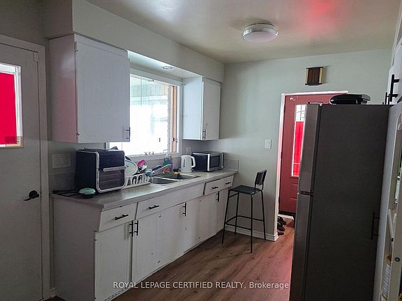 5th image of 2 Rideau Cres