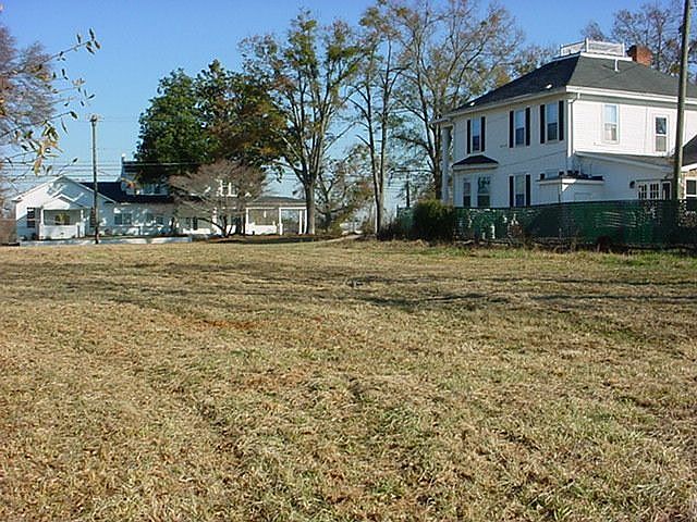 2nd image of 121 E Main St