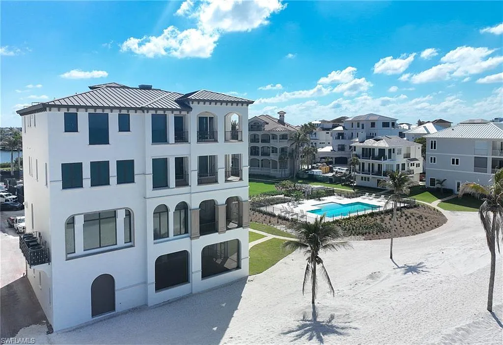 4 bed, 7.0 bath, 8030 sqft, $22,500 — Photo 1