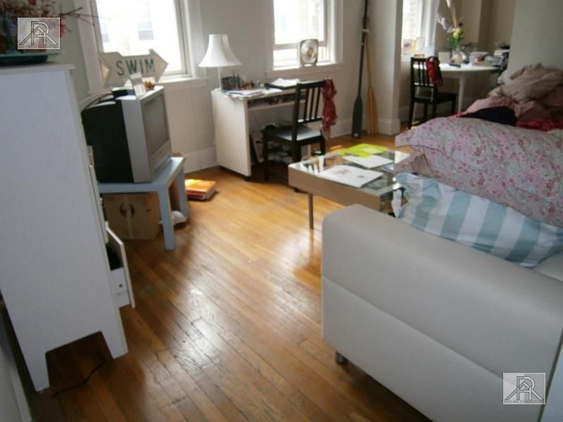 2nd image of 52 Strathmore Rd APT 3
