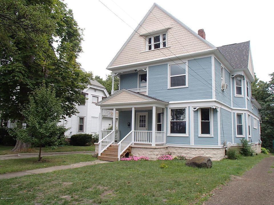 1st image of 712 N Superior St