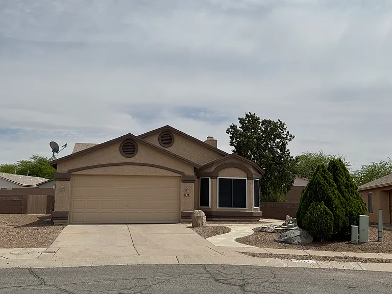 7815 S Wild Primrose Ave — Photo 1