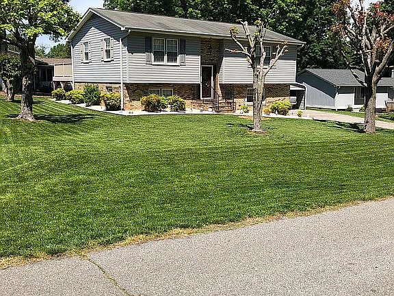 3rd image of 520 Forest Ln