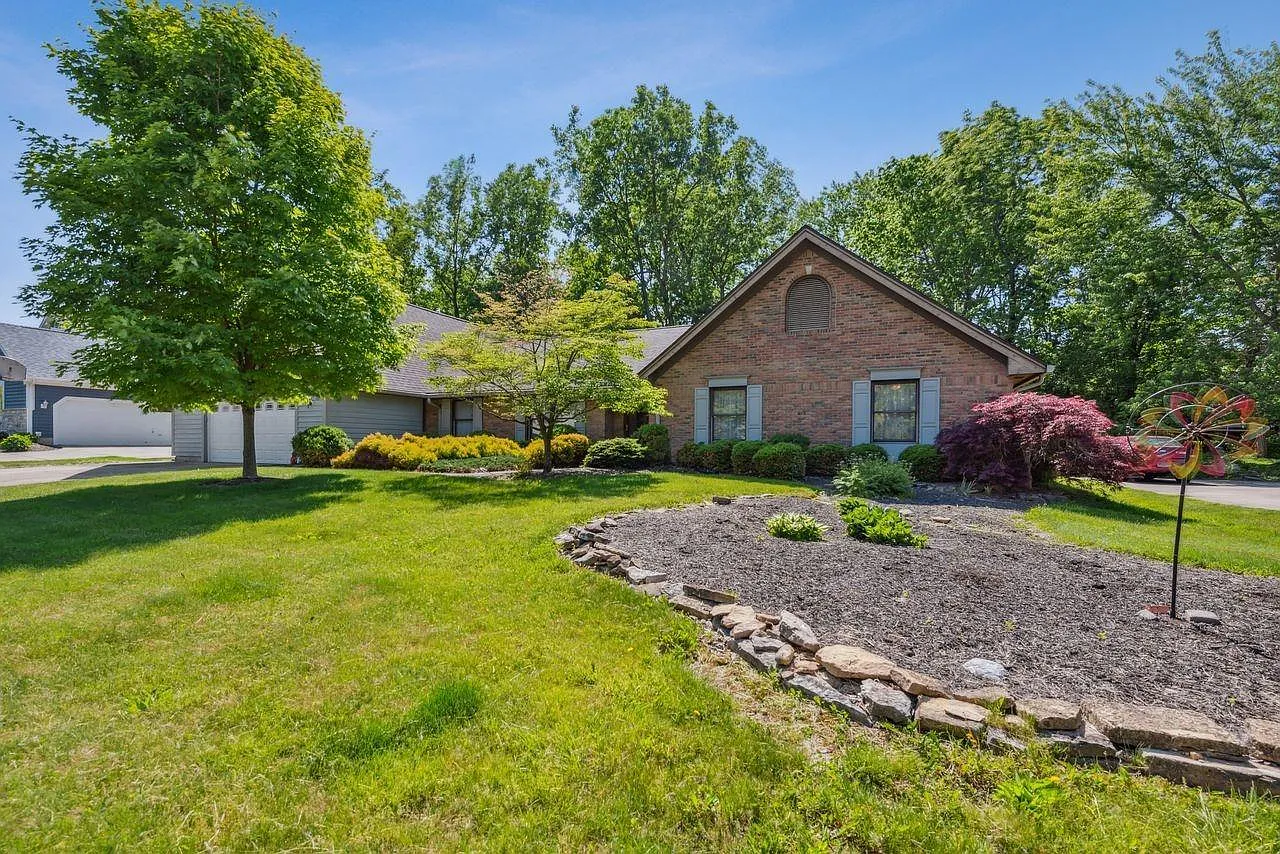 874 Oaknoll Dr photo 1