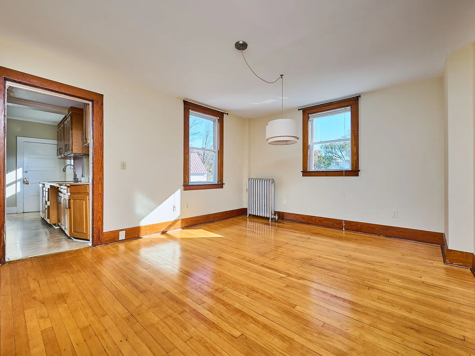 3 bed, 1800 sqft, $2,300 — Photo 4