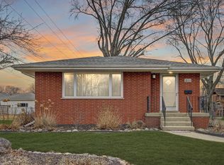 211 Lawndale Dr, Munster, IN 46321
