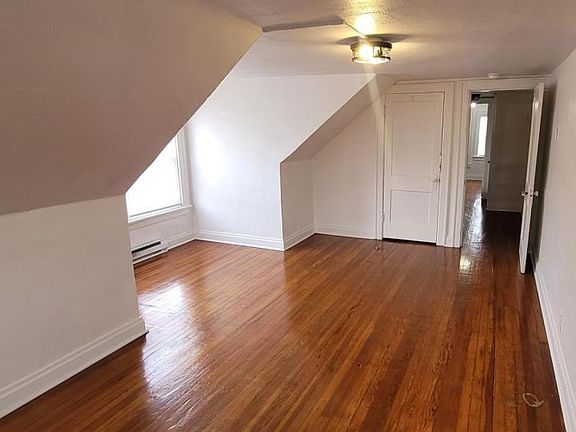 4th image of 2212 Indianola Ave #B