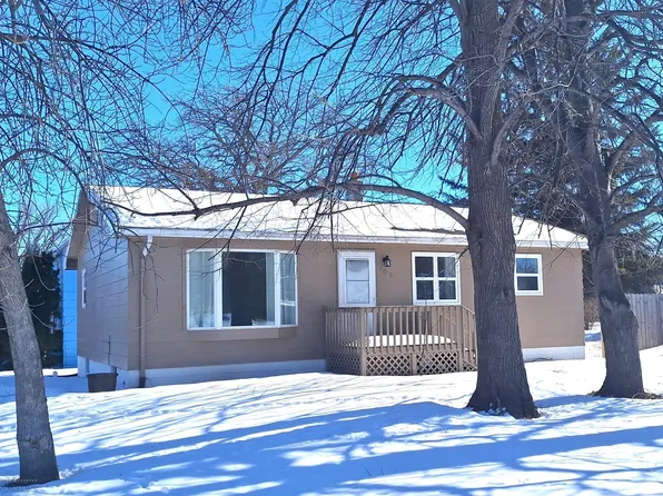 309 River St, Cavalier, ND 58220