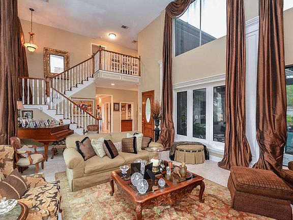 4th image of 402 Fox Briar Ln