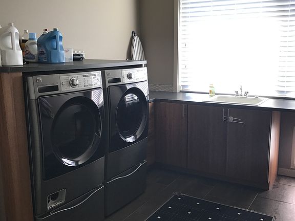 2nd image of 1432 Jade St