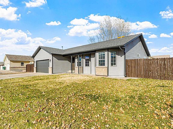 2nd image of 2864 Yarrow Dr