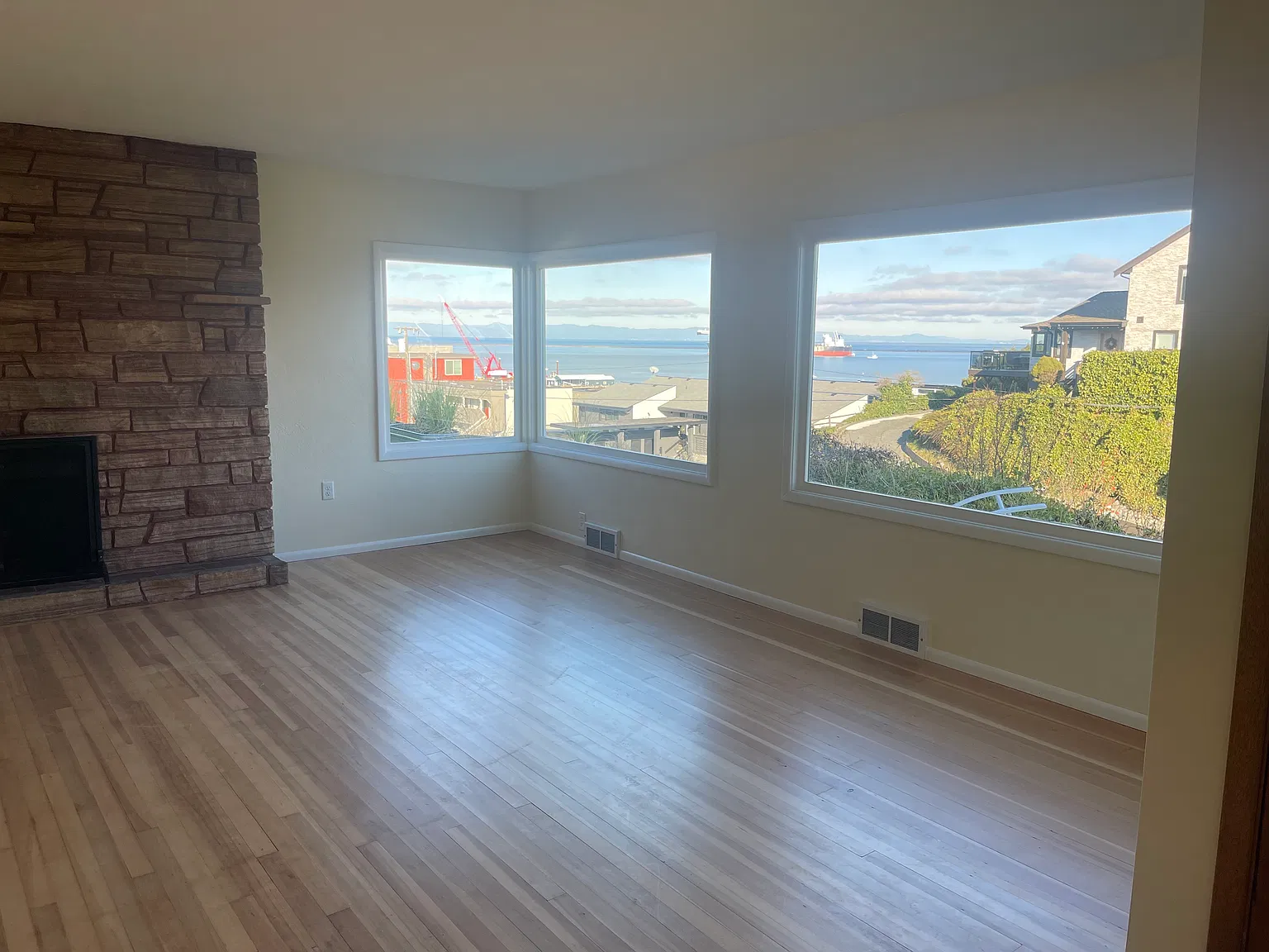 432 E Front St — Photo 3