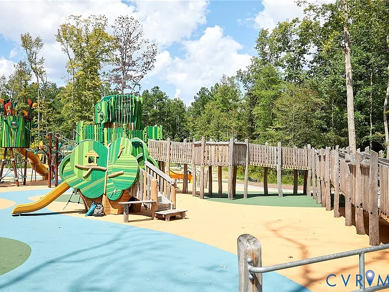214 Greenpark Rd — Photo 36
