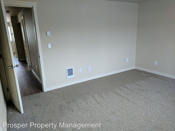 5th image of 3318 Chandler St APT 3