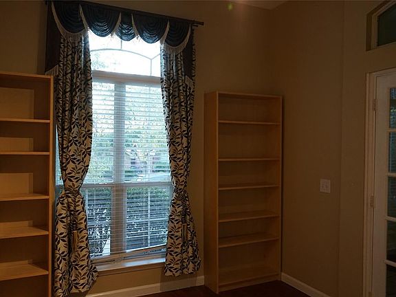 5th image of 1509 Oakhollow Dr