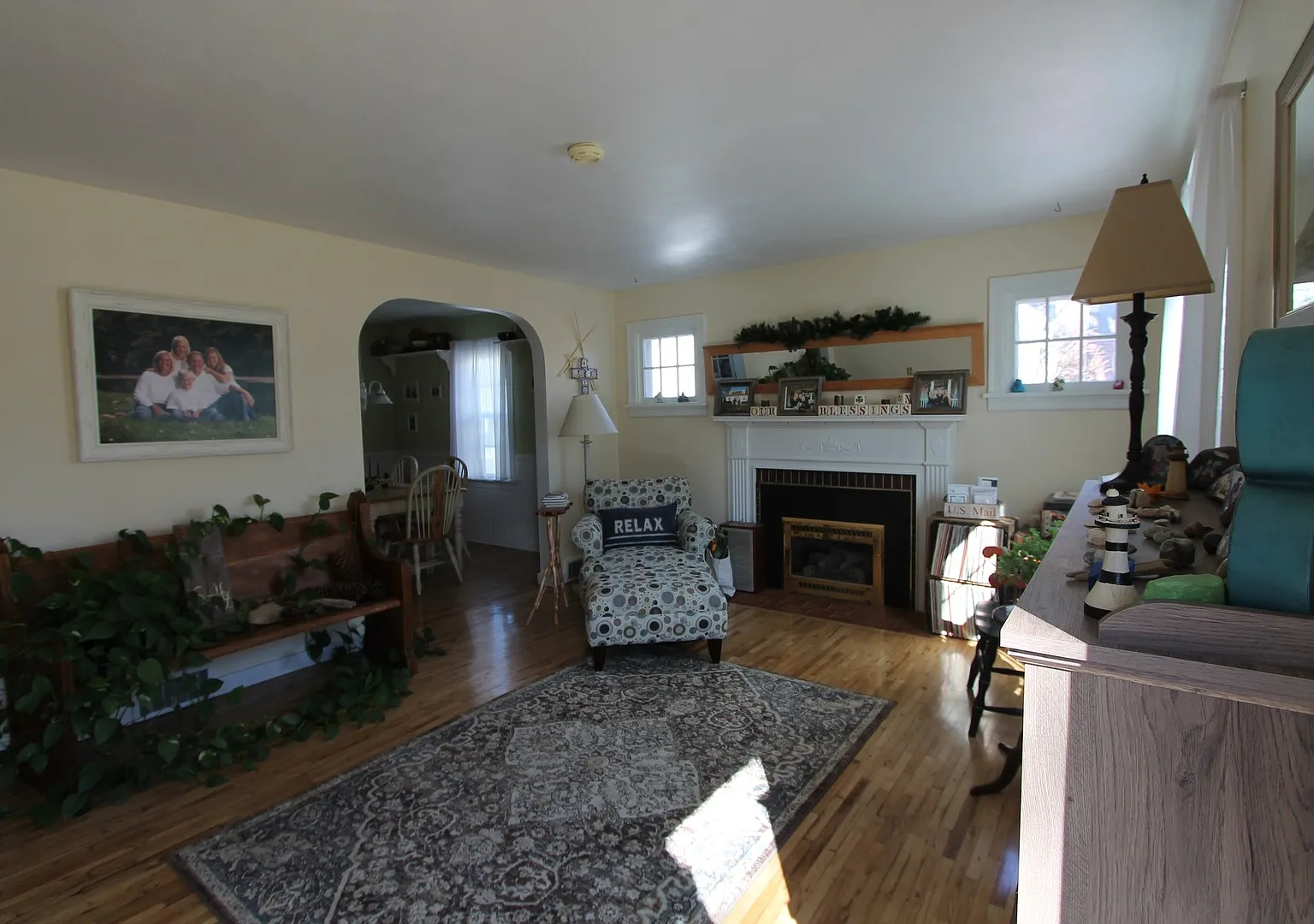 Beautiful 4-bedroom, 2-bathroom Spacious home with Garage and W/D hookup! Original hard wood floo... — Photo 1