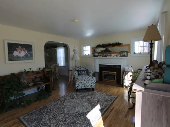 2012 W Petty Rd, Muncie, IN 47304