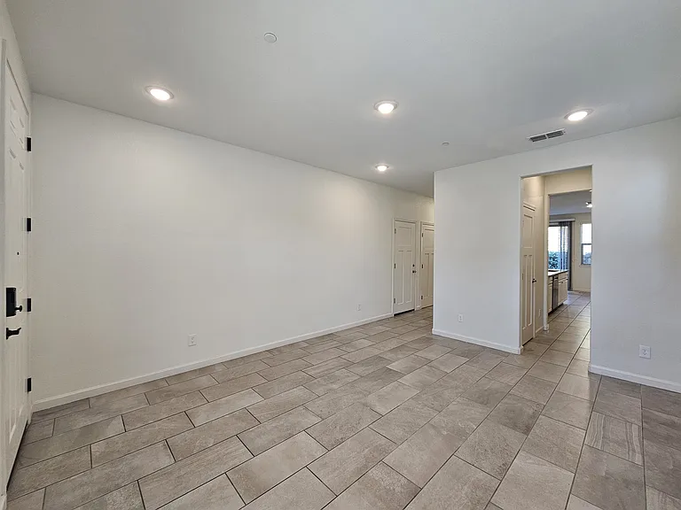 8013 Avanti Dr — Photo 6