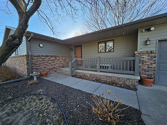 2nd image of 2905 Lakeview Cv