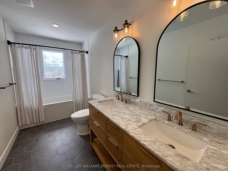 497 Wellington Main St — Photo 27
