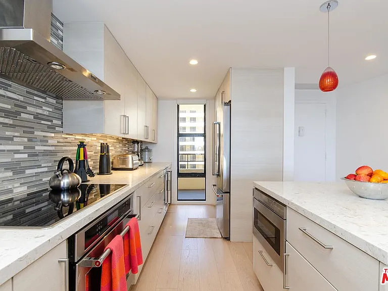 4335 Marina City Dr #642 — Photo 11