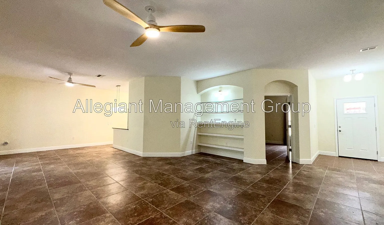 3 bed, 3.0 bath, 2339 sqft, $2,349 — Photo 4