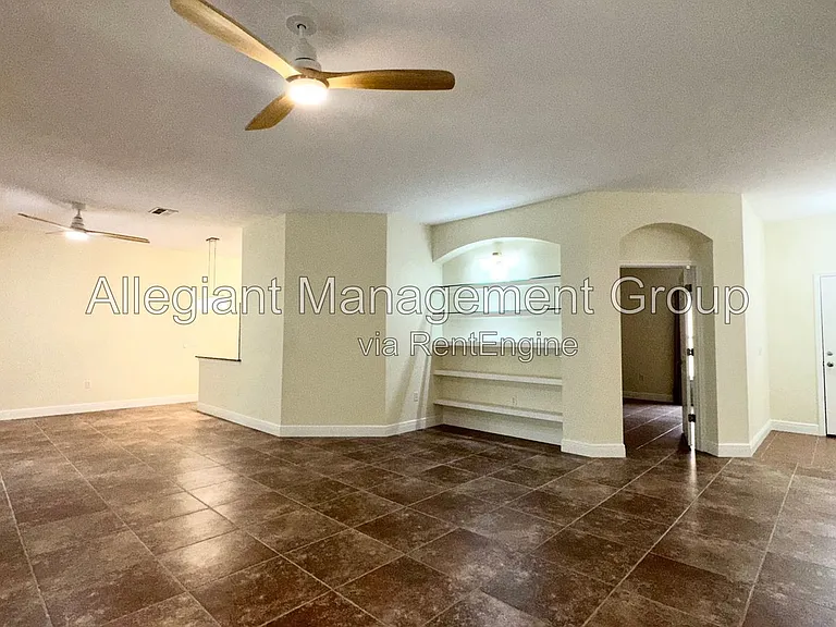1287 Glendora Rd N — Photo 4