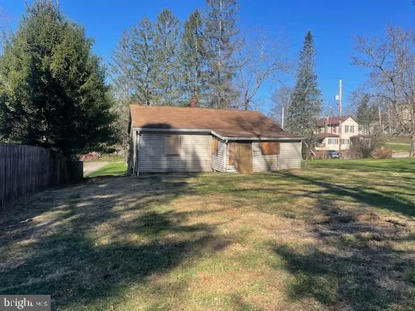 809 Mountain Rd, Oakland, MD 21550