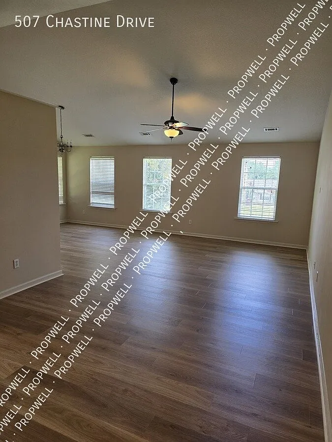 3 bed, 1964 sqft, $1,750 — Photo 2