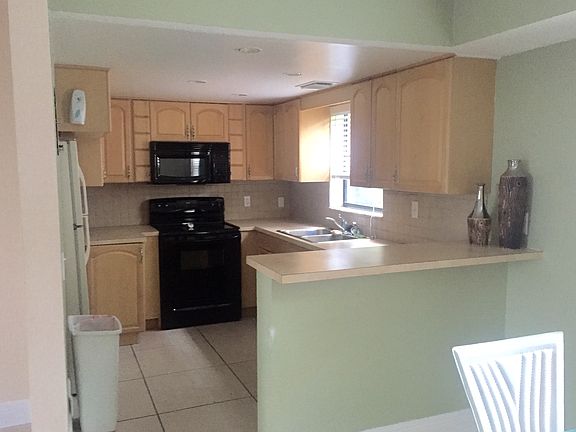 5th image of 135 Shore Ct APT 102