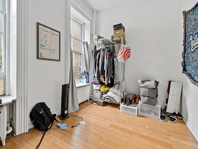 32 Beekman Pl #5 — Photo 2