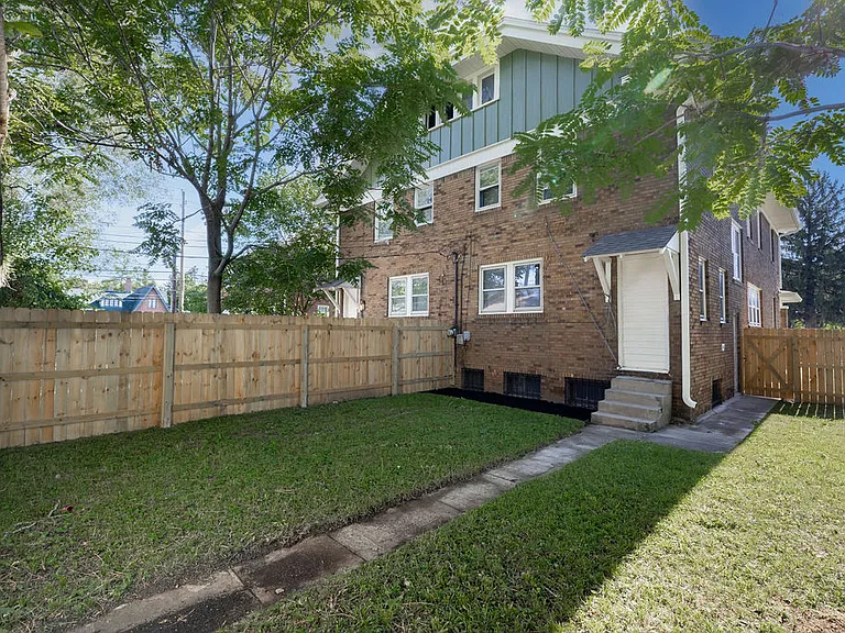 3554 N College Ave — Photo 20