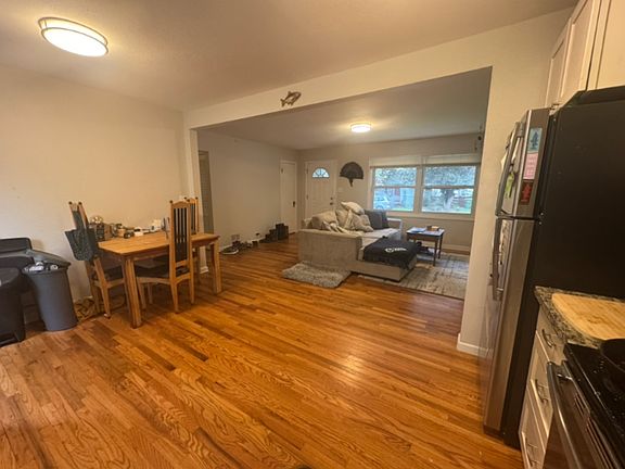 5th image of 623 Colorado St