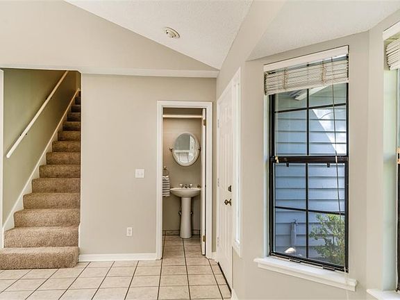 5th image of 1564 Canterbury Ln