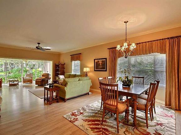 3rd image of 125 E Park Shores Cir